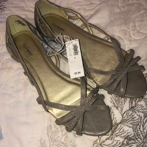 NWT Old Navy Shoes : Size 9
